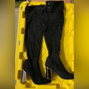 Used Guess women knew high boots size 6